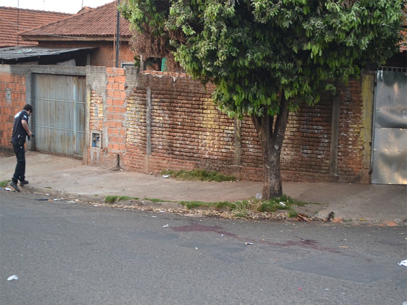 Foto 3 de 13 — Crime bárbaro: homem é morto após levar golpes de faca e um outro fica ferido